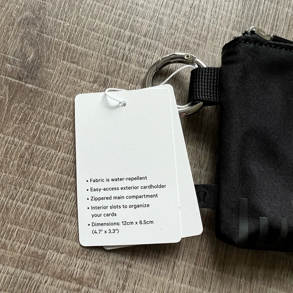 Lululemon Clippable Card Pouch in Black